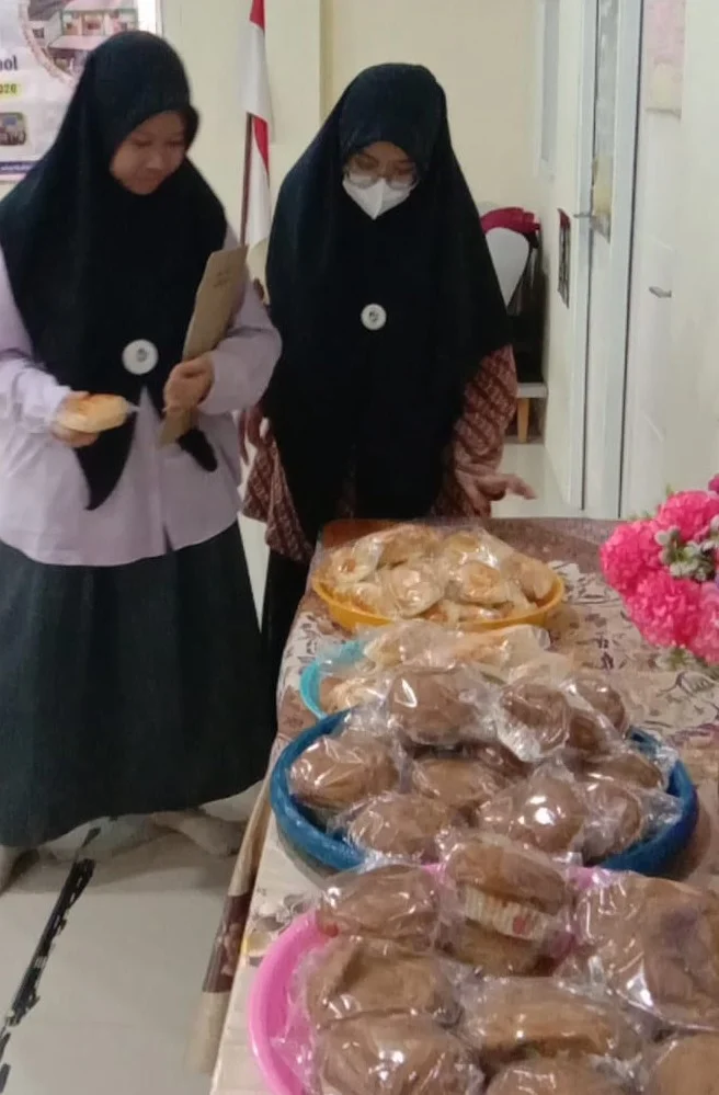 Makan Bersama Siswa SMART Sukses School